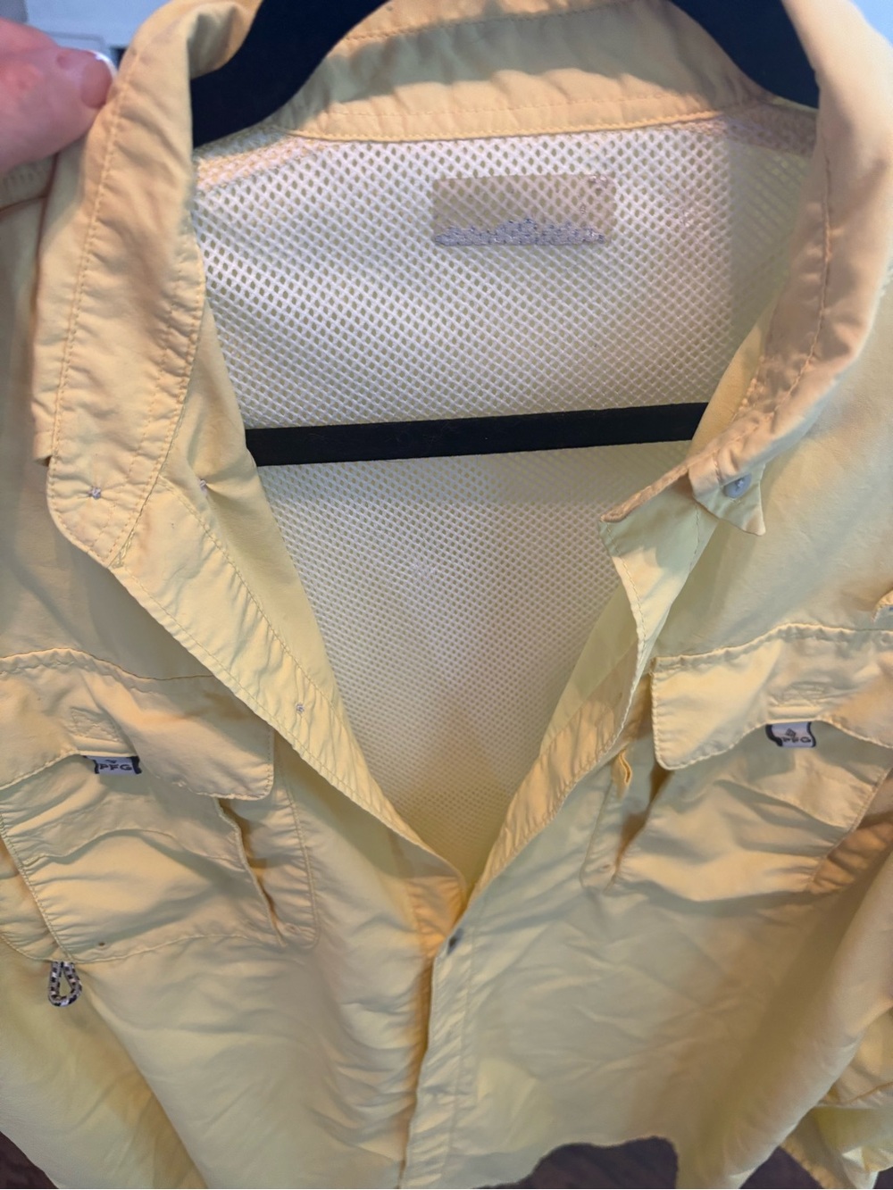Columbia Light Yellow Outdoor Button-Up Men’s Shirt size Medium